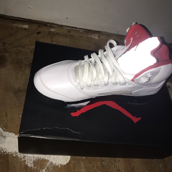 Men’s Air Jordan Fire Red 5’s - Picture 6 of 7